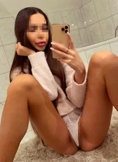  Юлинька, 22, 